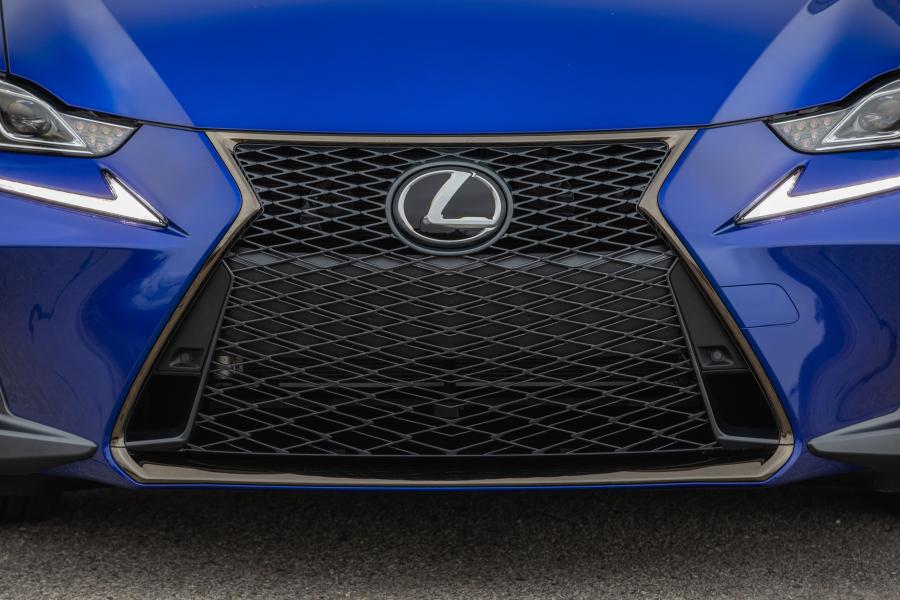 Детали экстерьера Lexus IS350 AWD F-Sport 2016 года  (NA) (фото 37 из 40)